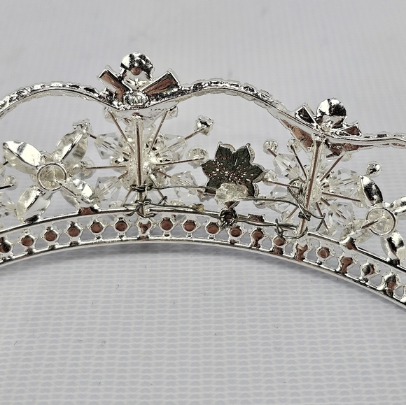 Davids Bridal 3D Crystal Tiara, Bride, Wedding, Bling, Princess, quinceañera - Picture 7 of 9